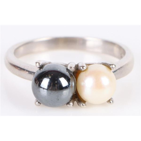 10K WHITE GOLD WHITE PEARL LADIES RING