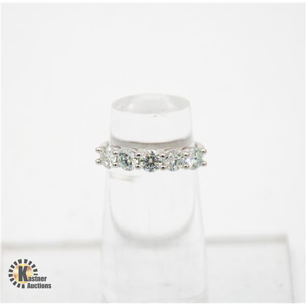 #1290-1.00 CT TW THAT HAS 5 ROUND BRILLIANT CUT
