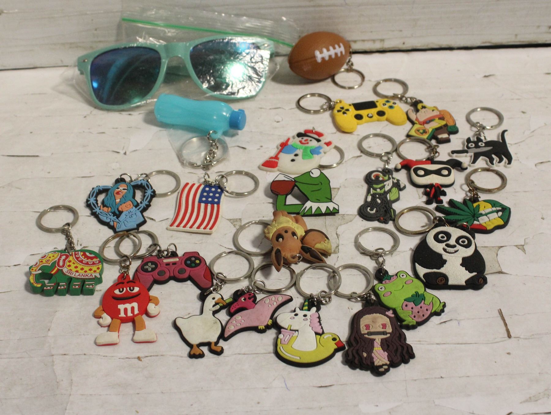 BOX OF NOVELTY POP CULTURE KEYCHAIN ATTACHMENTS