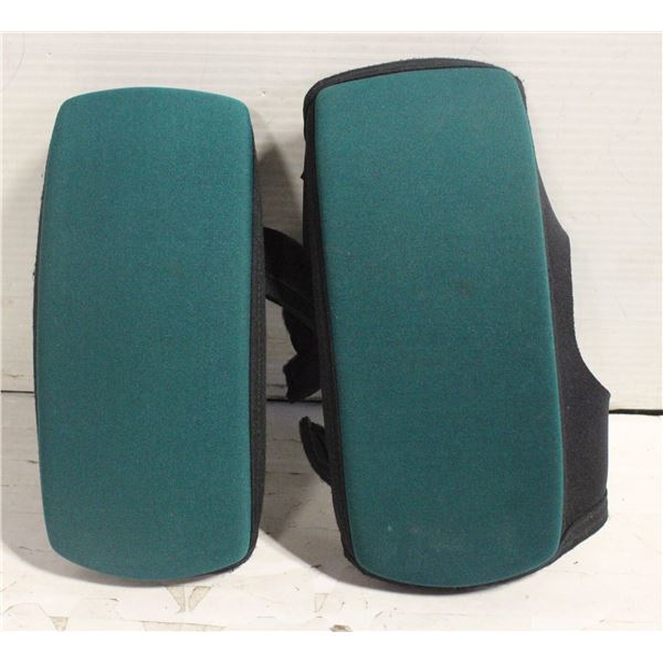 KNEE PADS