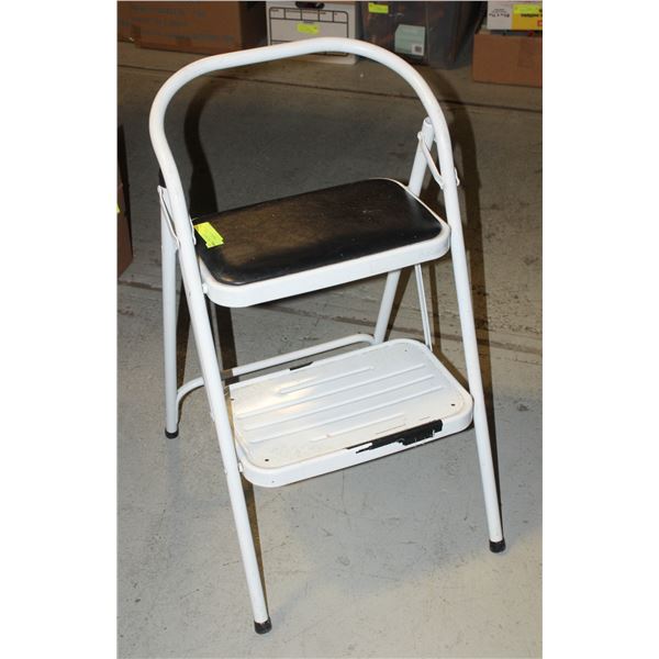 STEPSTOOL/SEAT - ESTATE