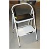 Image 1 : STEPSTOOL/SEAT - ESTATE