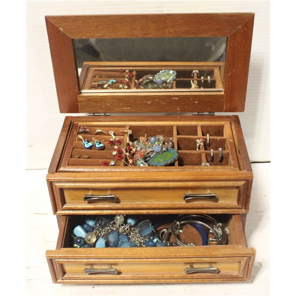 BOX WITH VARIOUS COSTUME JEWELRY