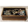 Image 1 : BOX WITH VARIOUS COSTUME JEWELRY