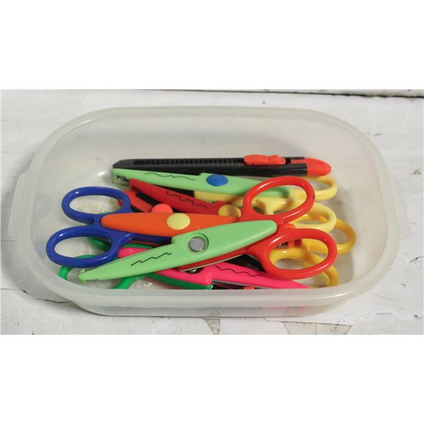 LOT OF CRAFT/SCRAPBOOK SCISSORS