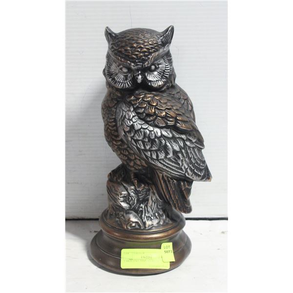 LARGE OWL DISPLAY PIECE