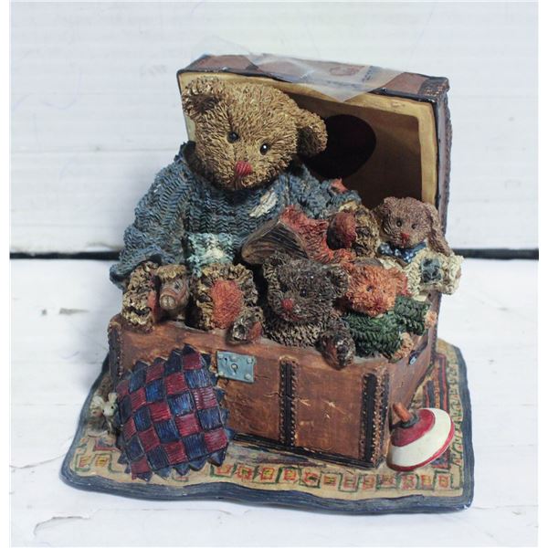 COTTAGE COLLECTIBLES- GRANDMA'S TREASURE