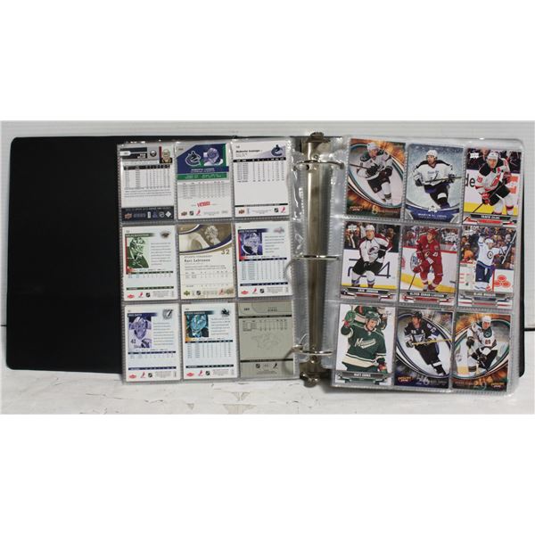 BINDER OF ASSORTED HOCKEY CARDS - APPROX 540 CARDS