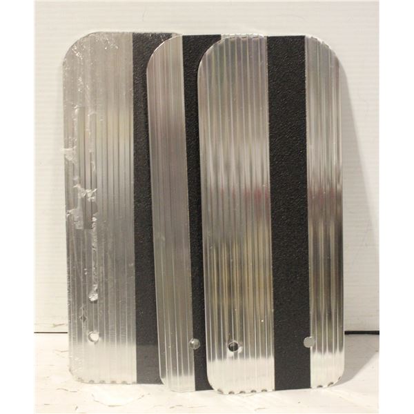 - TRAY OF 4 ALUMINIUM MUD FLAPS 5 ½ X 14”