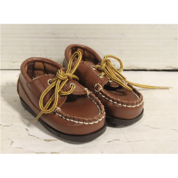 PAIR OF NEW INFANT SHOES SIZE 2