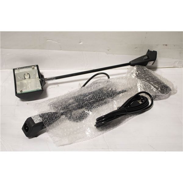 DSM TM 2 X 150W HALOGEN SPOT LIGHT.