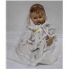 Image 1 : PORCELIN BABY DOLL (PEELING ON FACE) - WHITE CLOTH