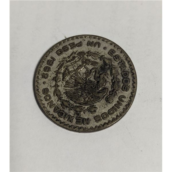 1962 SILVER MEXICO UN PESO COIN, CIRCULATED