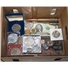 Image 1 : BOX ASST COINS & MINT US $2 BANKNOTE
