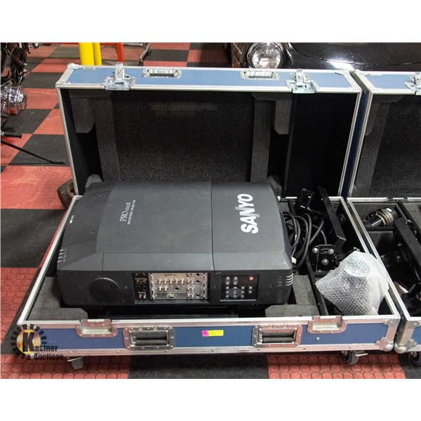 SANYO PLC-XF46N WITH MOUNT/LNS-T02 LENS/CASE/AC