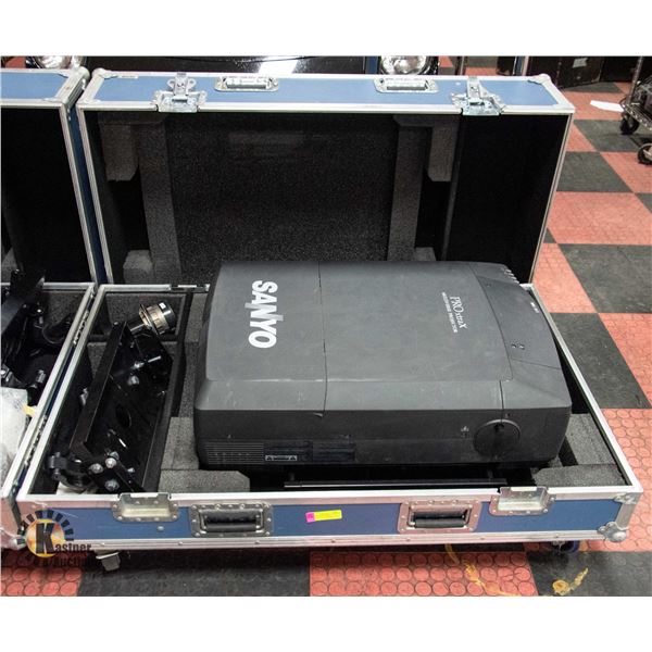 SANYO PLC-XF46N WITH MOUNT/LNS 01A LENS/