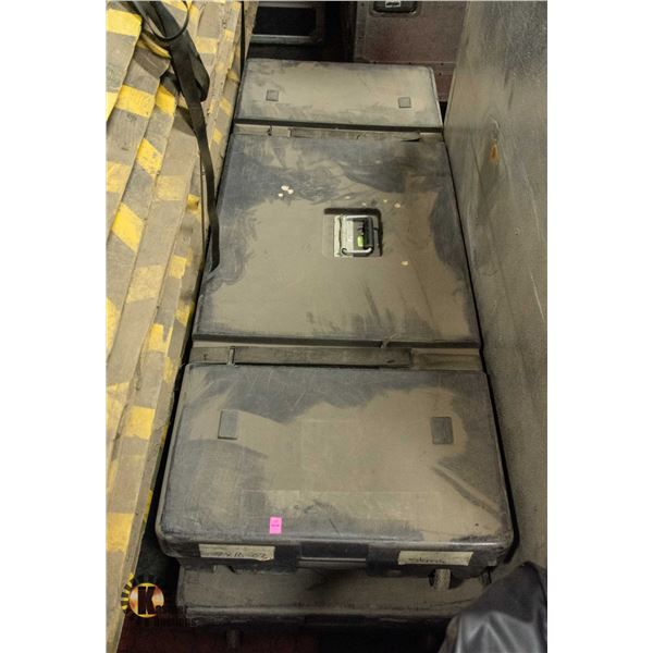 LOT OF 2 BLACK SCREEN CASES WITH VELCRO STRAPS