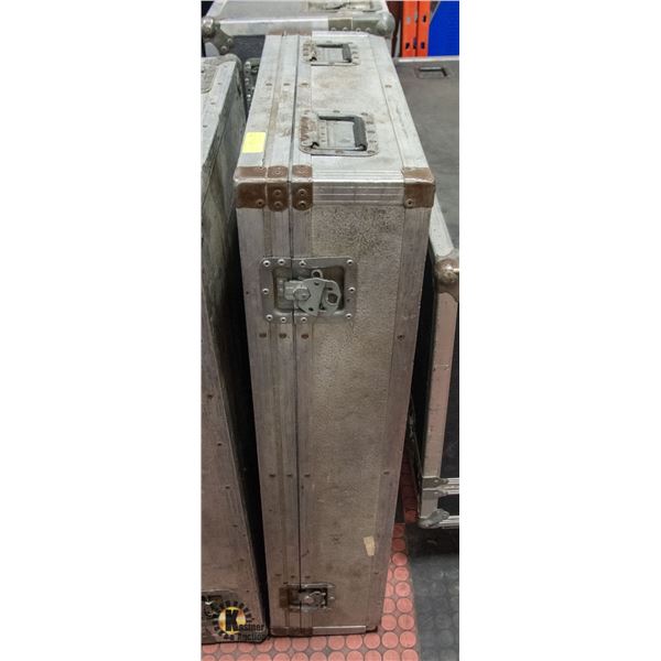 SILVER CONSOLE CASE 40X9X27" NO WHEELS