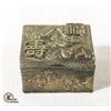 Image 1 : ANTIQUE CHINESE ENGRAVED METAL CIGARETTE BOX