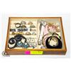 Image 1 : TRAY WITH RINGS, NECKLACES, WATCH,