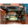 Image 2 : ANTIQUE SINGER SEWING MACHINE IN WOOD CABINET