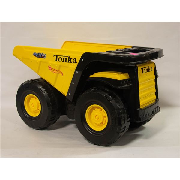 LARGE TONKA DUMP TRUCK