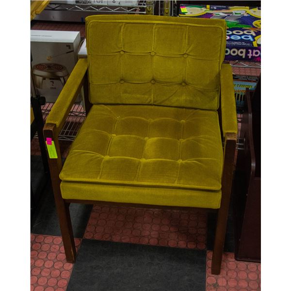 VINTAGE CHAIR