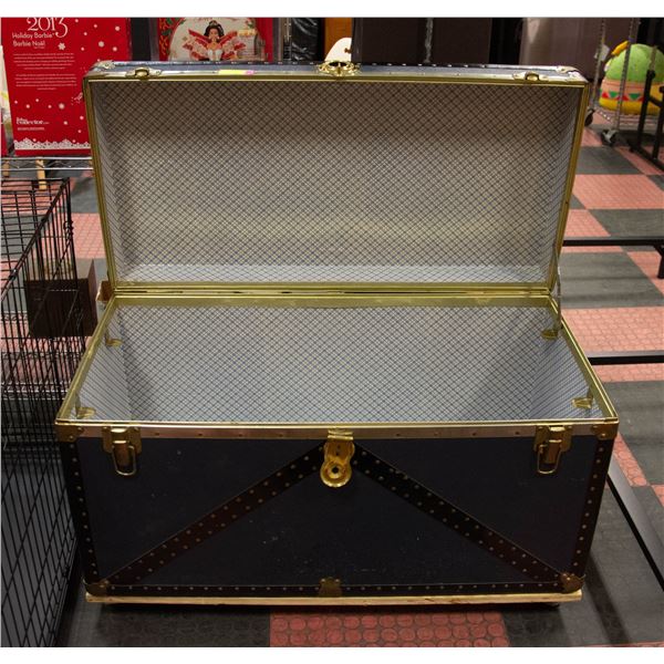 TRAVELLING TRUNK WITH DOLLY
