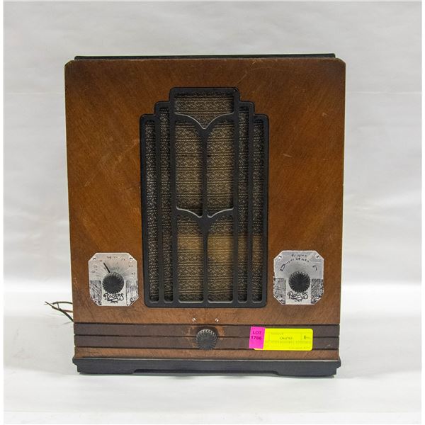 RADIO, 1930'S ROGERS CATHEDRAL STYLE