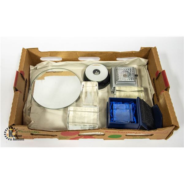 FLAT WITH 4 SQUARE/RECTANGLE CRYSTAL BLOCKS