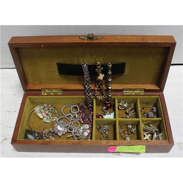 JEWELRY BOX WITH VINTAGE JEWELRY