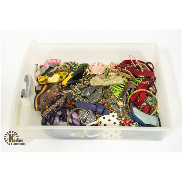 ESTATE LOT ASSORTED JEWELLERY