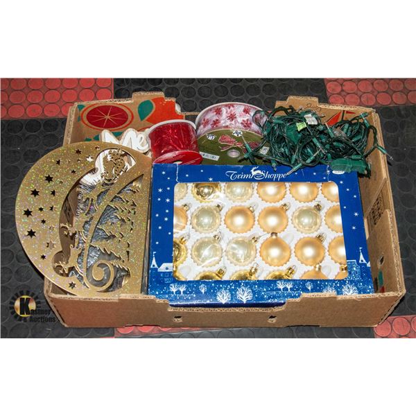 BOX WITH GOLD CHRISTMAS BULBS, GOLD METAL