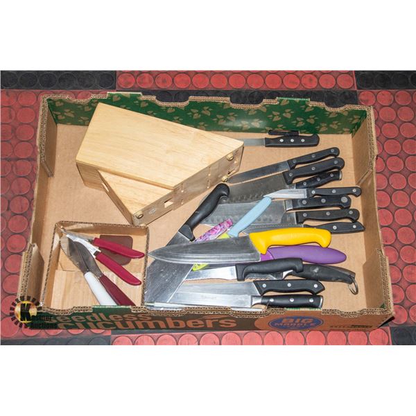 FLAT WITH LOTS OF KNIVES INCL. FARBERWARE,