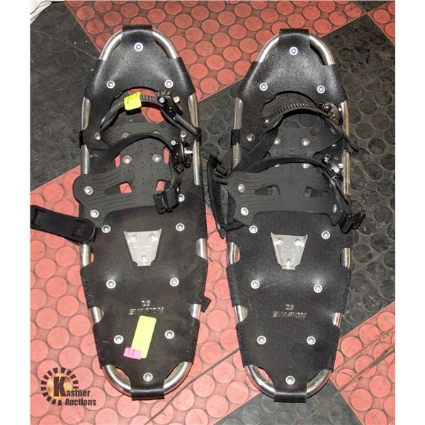 PAIR OF EVASION SNOWSHOES SIZE 25