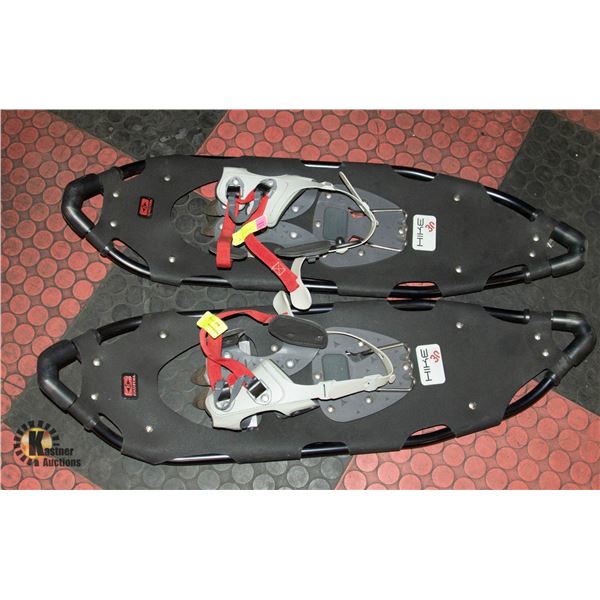 PAIR OF EASTON HIKE 30 SNOWSHOES