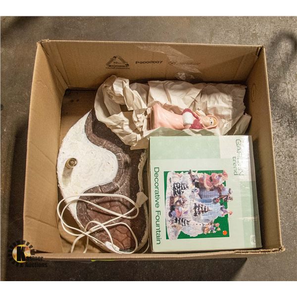 CERAMIC CAROLING SCENE LIGHT UP + BOXED DÉCOR