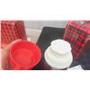 Image 8 : 1980s Vintage Plaid Japanese Metal Lunch Box with Thermos