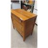 Image 2 : 3 Drawer Antique Dresser 33'' x 32'' x 17'' 