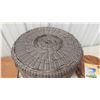 Image 8 : Wicker Ottoman , Trumpet