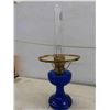 Image 8 : Aladdin Lincoln Drape Oil Lamp Cobalt Glass with Blue