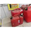 Image 2 : 5 Gas Cans (4) 5 Gallon (1) 5 Litre