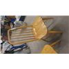 Image 8 : Oak Table 29'' x 36'' x 52'' , (1) 12'' Leaf & 4 Chairs 