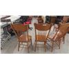 Image 8 : 6 Matching Antique Wood Press Back Chairs 