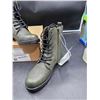 Image 2 : Amazon Essentials Women's Boots (size 7) Combat Boot, Green