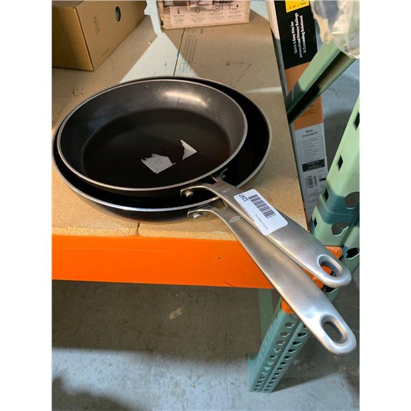 OXO Set of 2 Frying Pans
