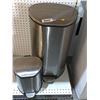 Image 1 : Lot of 2 -  Step / Slow Closse Trash Cans