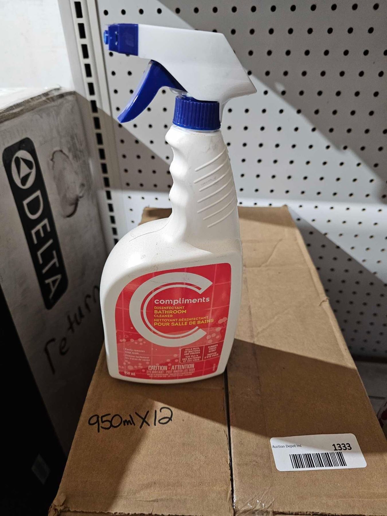 Compliments Clean Compliments Disinfectant Bathroom Cleaner Spray 12x950ml