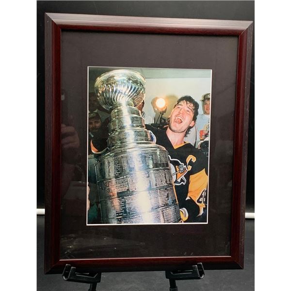 MARIO LEMIEUX PITTSBURG PENGUINS STANLEY CUP, NHL FRAMED PICTURE, ITEM SIZE IS 12.5" X 15", PROFESSI