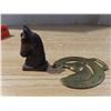 Image 2 : Vintage dominoes, horse brass, horse figurine